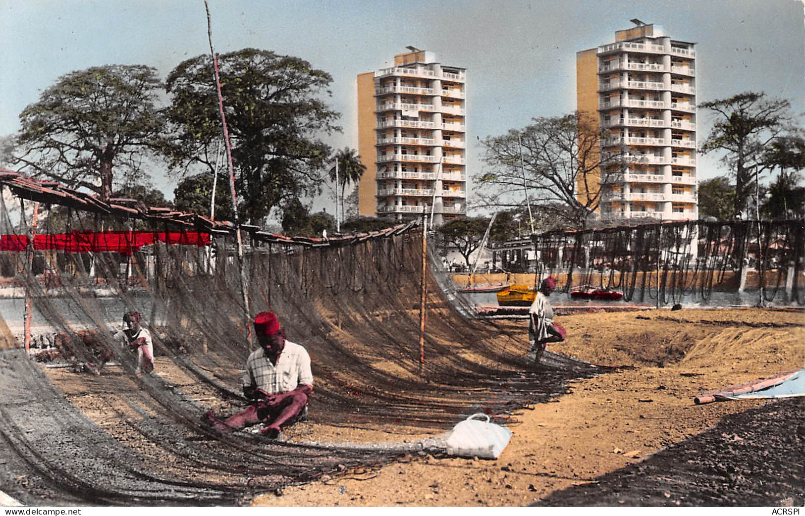 GUINEE CONAKRY Filets De Pêche Et Gratte-ciel à BOULBINET Ramendeur Remailleur Carte Vierge (Scan R/V) N° 16 \MP7168 - Guinea Francese