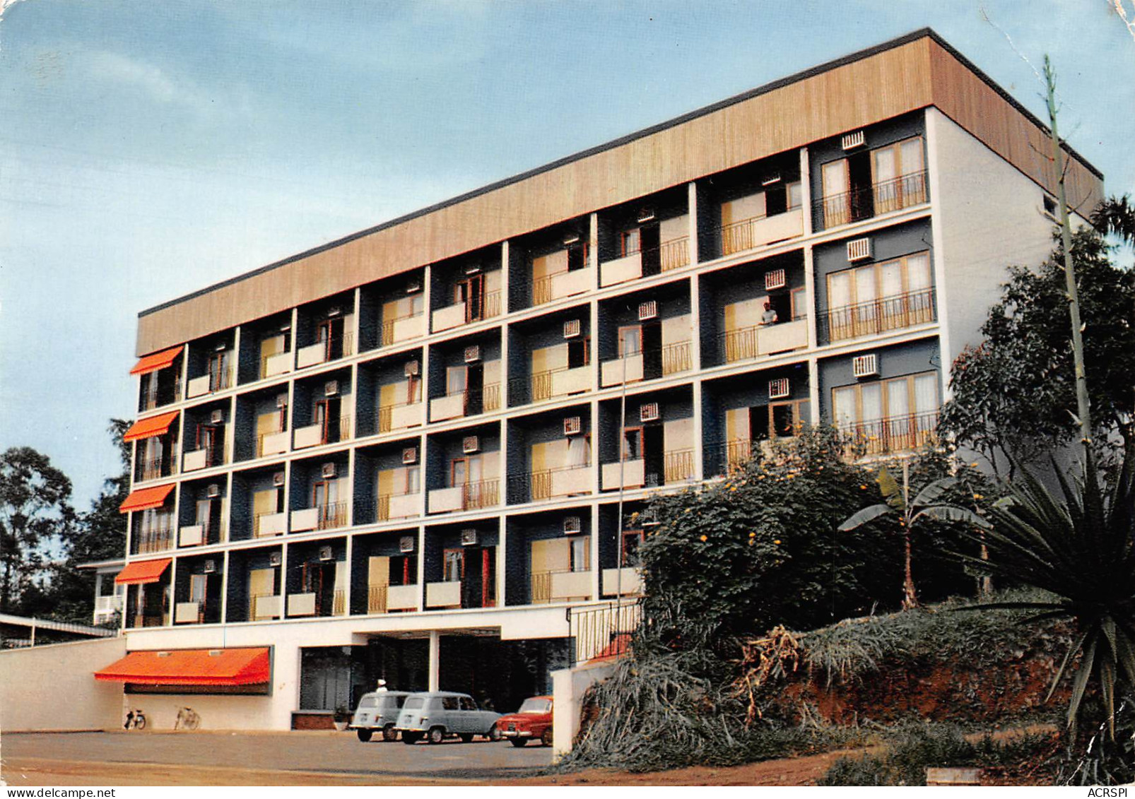 CAMEROUN YAOUNDE    Hotel De L'indépendance   éditions Hoa-Qui  (Scan R/V) N° 3 \MP7170 - Cameroun