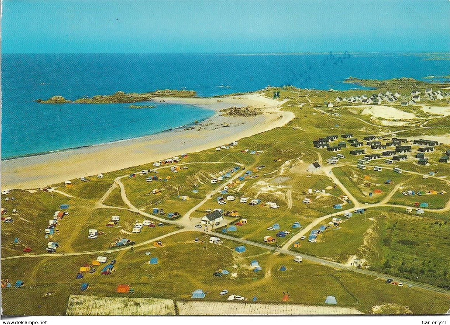 CPSM. 29 CLEDER. VUE AERIENNE VILLAGE VACANCES. CAMPING ROGUENNIC. PLAGE DES AMIET. - Cléder