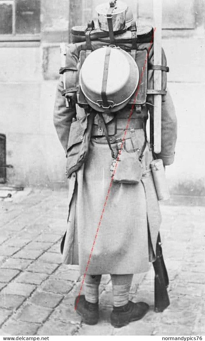 1914-1918  Poilu Presentation Tenue  Et Materiel - 1914-18