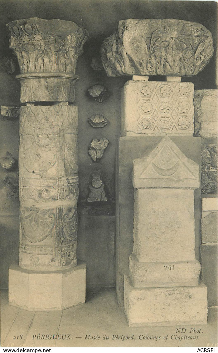 24 Dordogne   Perigueux Musée Du Périgord Colonnes Et Chapitaux      N° 39 \MN6025 - Périgueux