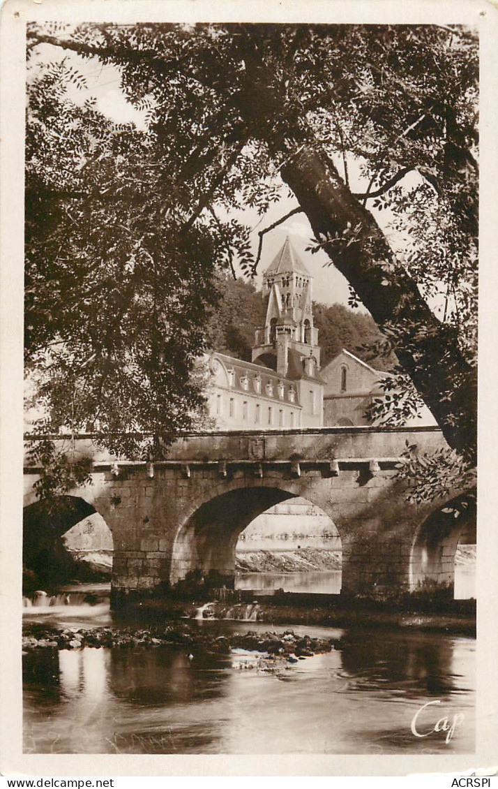 24 Dordogne   Brantome  Pont Sur Le Dronne Et L'abbaye      N° 17 \MN6025 - Brantome