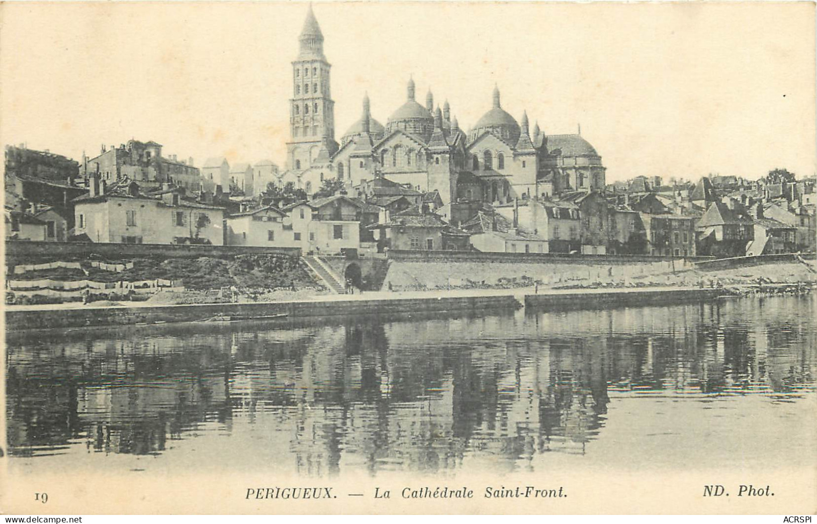 24 Dordogne    Perigueux La Cathédrale Saint Front      N° 9 \MN6027 - Périgueux