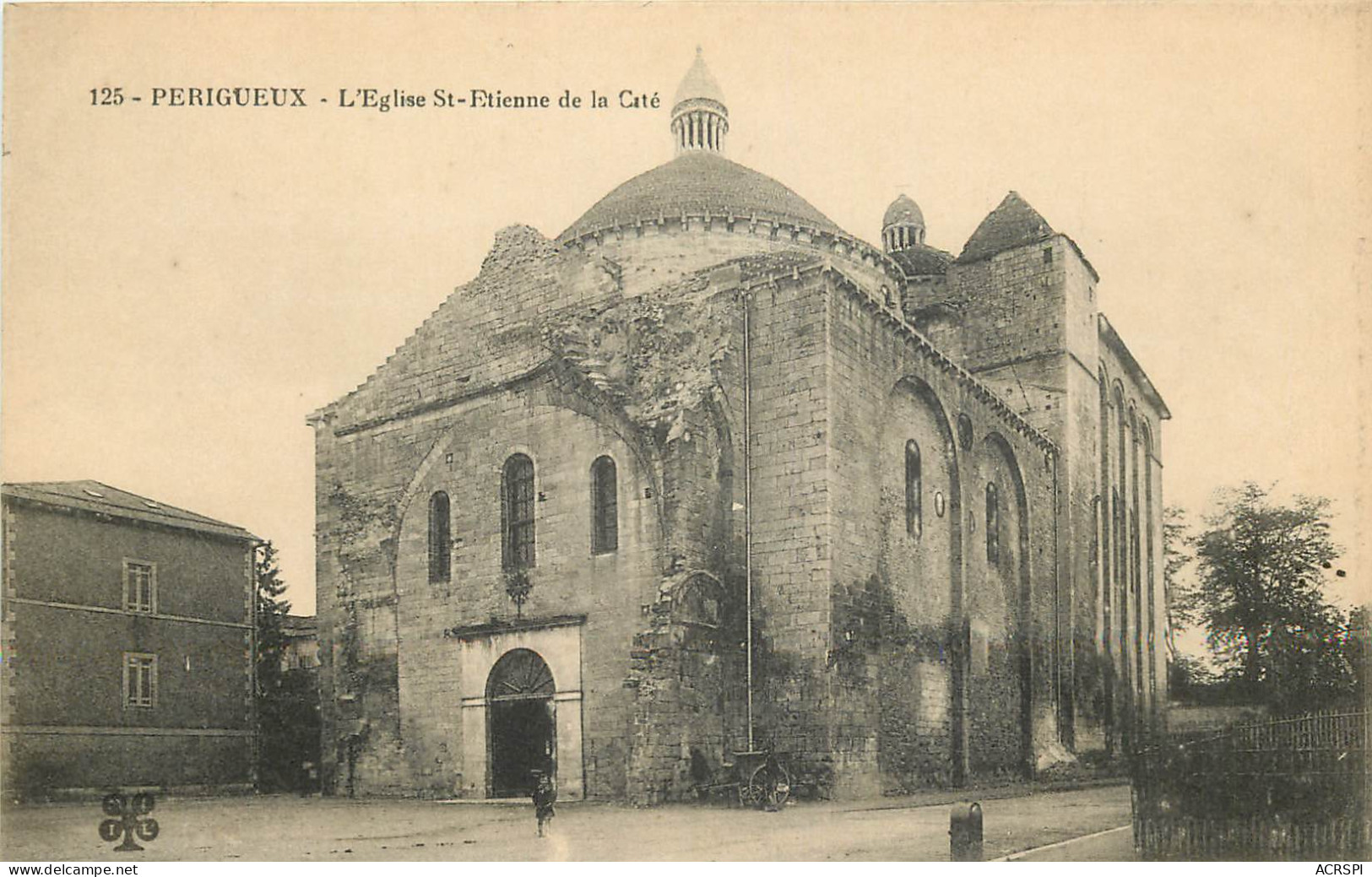 24 Dordogne   Périgueux  L'église Saint Etienne De La Cité    N° 35 \MN6027 - Périgueux