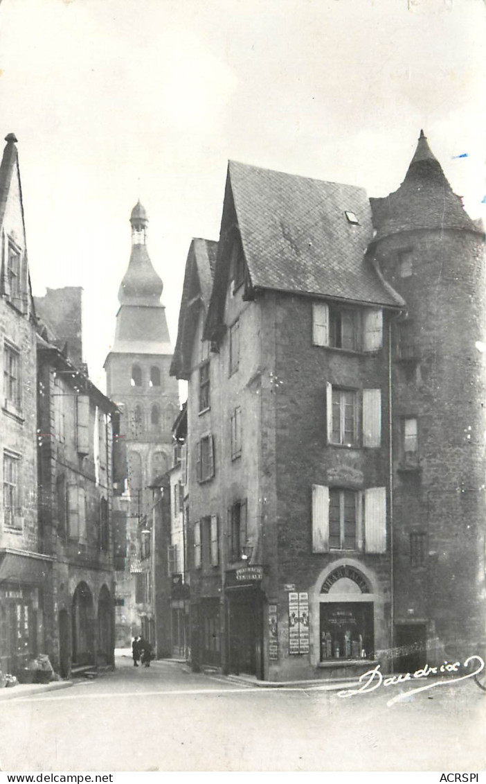 24 Dordogne  Sarlat Anciennes Maisons De La Rue Foy Et Cathédrale         N° 43 \MN6031 - Sarlat La Caneda