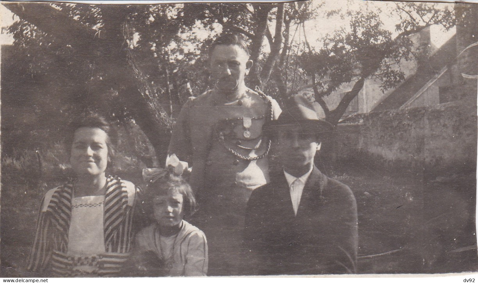 BELGIQUE FLINS MILITAIRE ET SA FAMILLE 1920 - War, Military