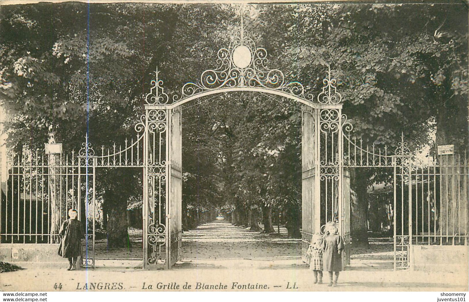 CPA Langres-La Grille De Blanche Fontaine-44       L2133 - Langres