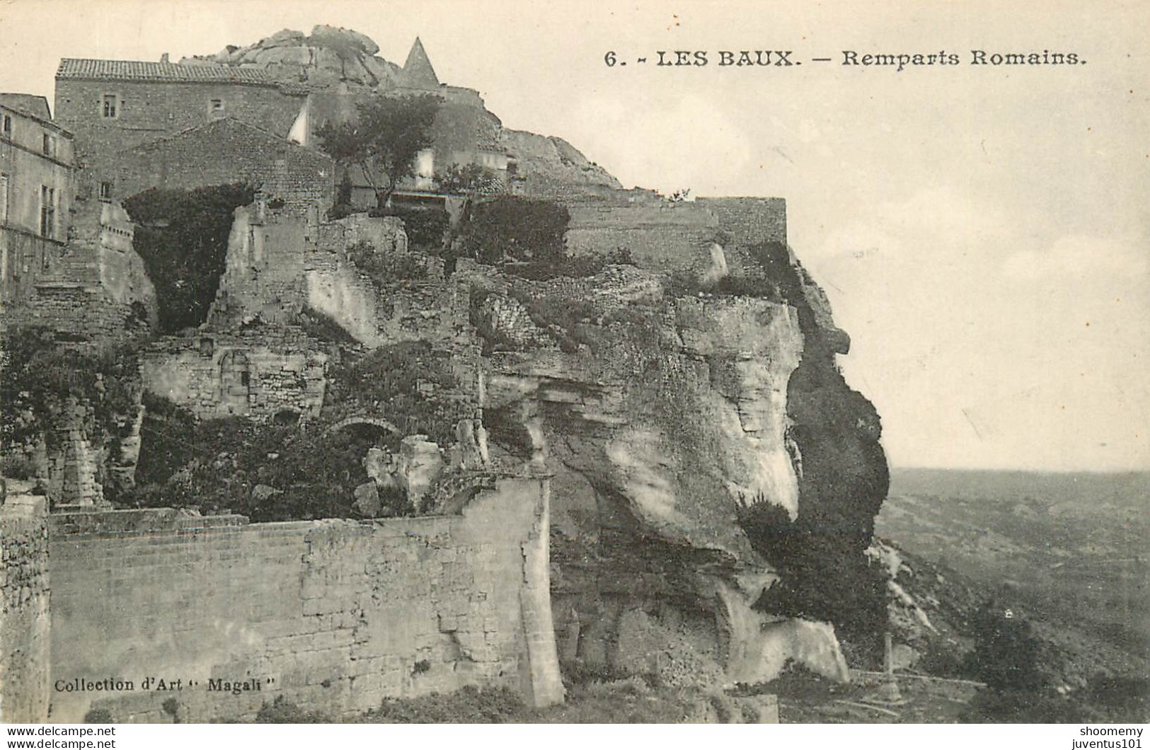 CPA Les Baux-Remparts Romains      L1089 - Les-Baux-de-Provence