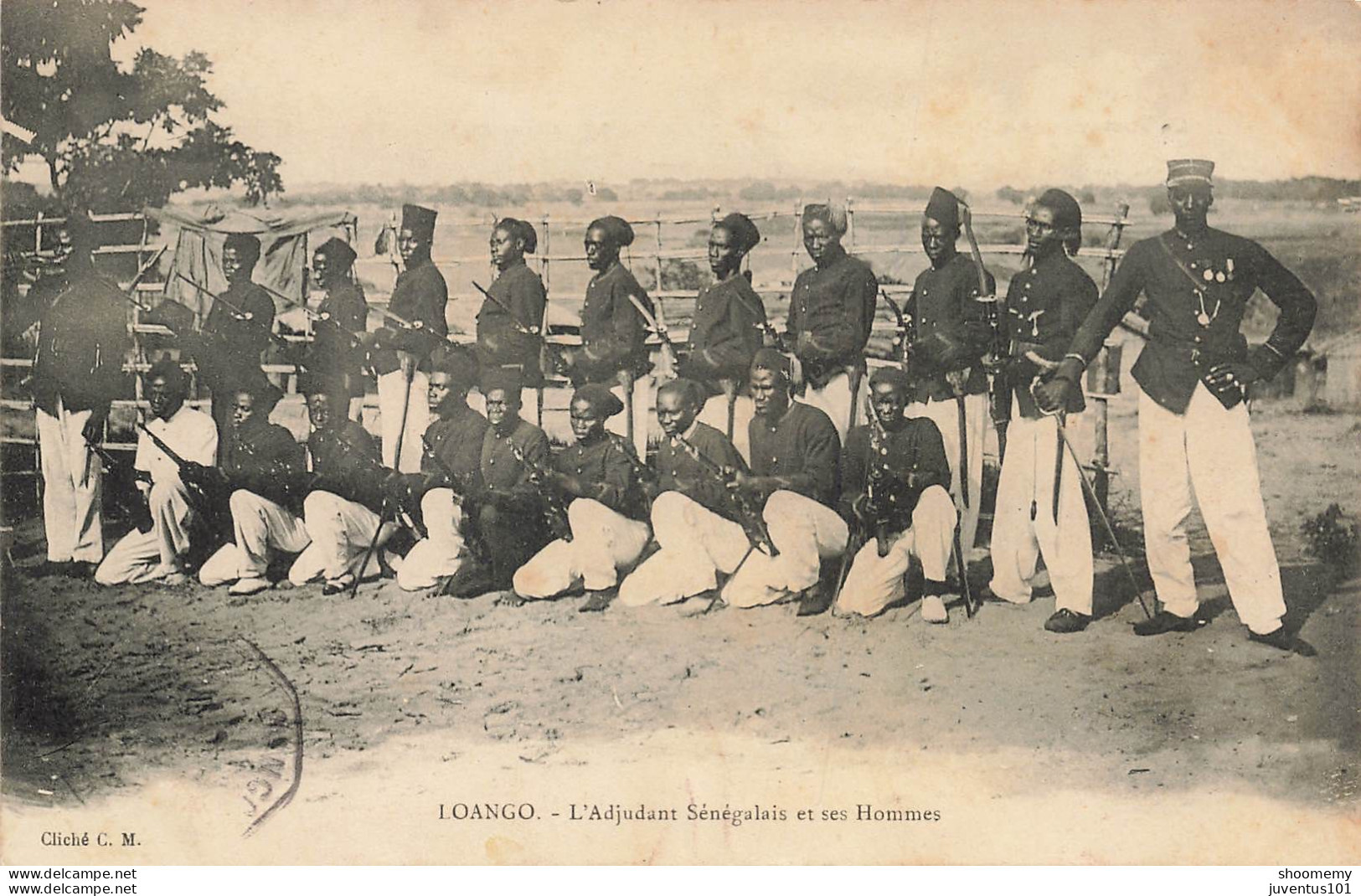 CPA Loango-L'Adjudant Sénégalais Et Ses Hommes     L2454 - Other & Unclassified