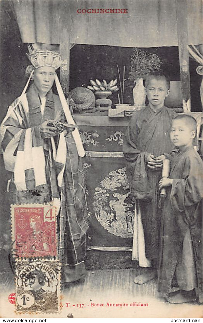 Viet-Nam - Cochinchine - Bonze Annamite (prêtre Bouddhiste) Officiant - Ed. A.T. 137 - Viêt-Nam