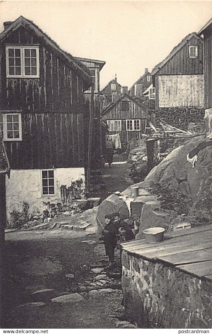 Faroe - TÓRSHAVN - Inside The Village - Publ. Unknown  - Färöer