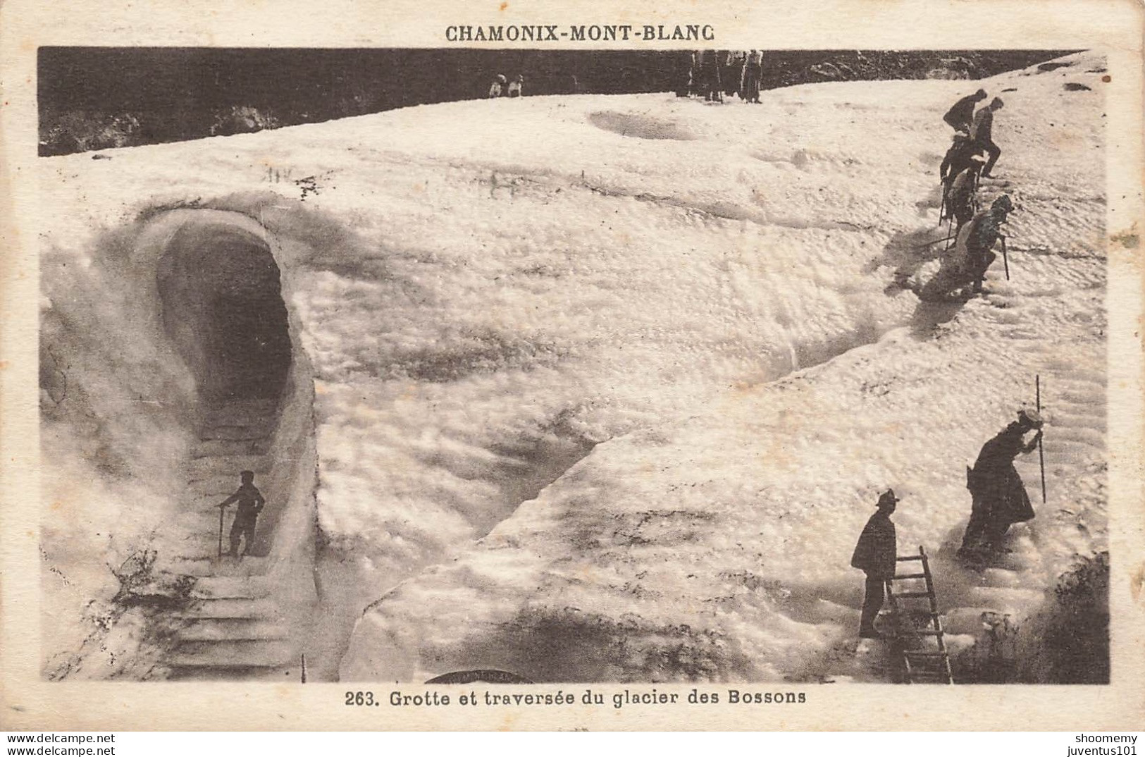 CPA Chamonix Mont Blanc-Grotte Et Traversée Du Glacier Des Bossons-263-Timbre      L2428 - Chamonix-Mont-Blanc