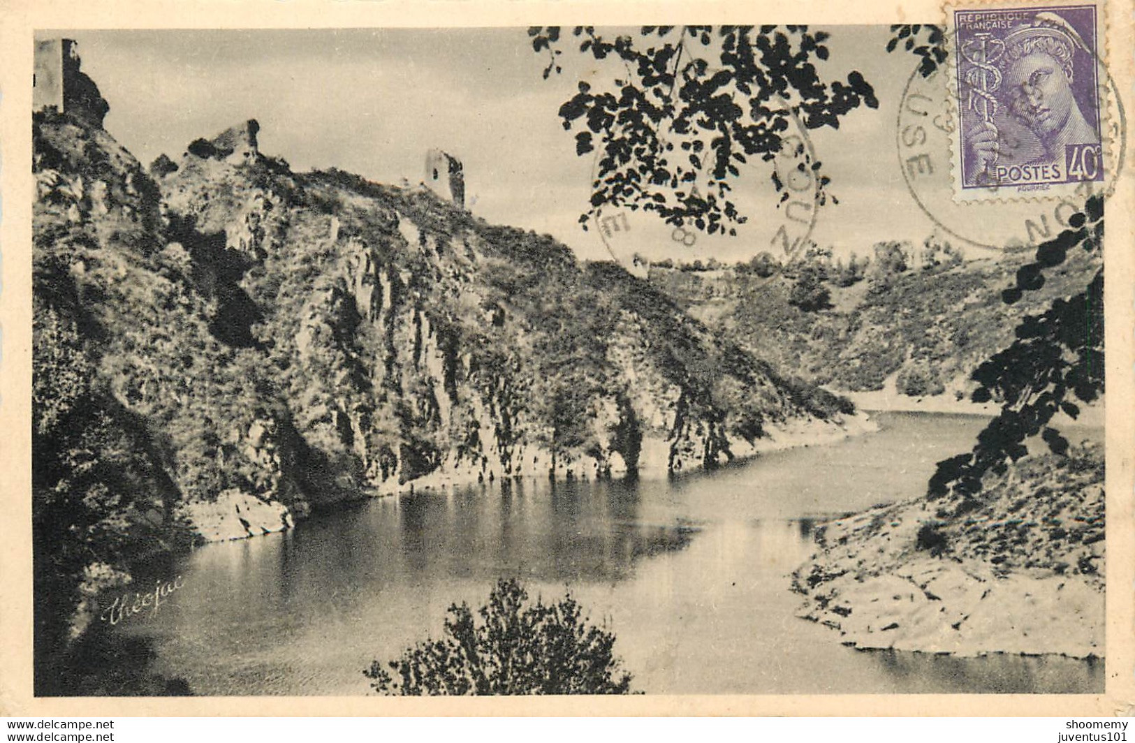 CPA Crozant-Les Ruines Surplombant La Creuse-Timbre    L1087 - Crozant