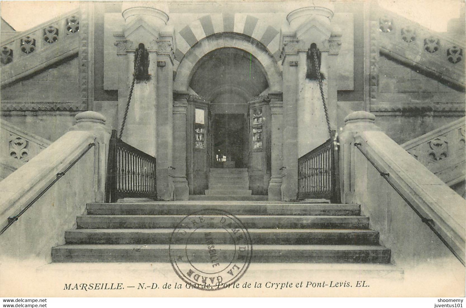 CPA Marseille-Notre Dame De La Garde-Porte De La Crypte Et Pont Levis-Timbre    L1218 - Notre-Dame De La Garde, Lift