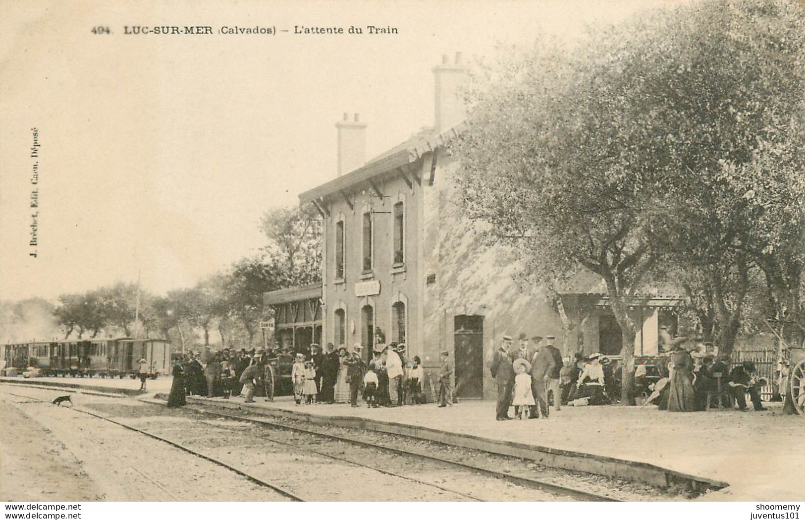 CPA Luc Sur Mer-L'attente Du Train-494     L1696 - Luc Sur Mer