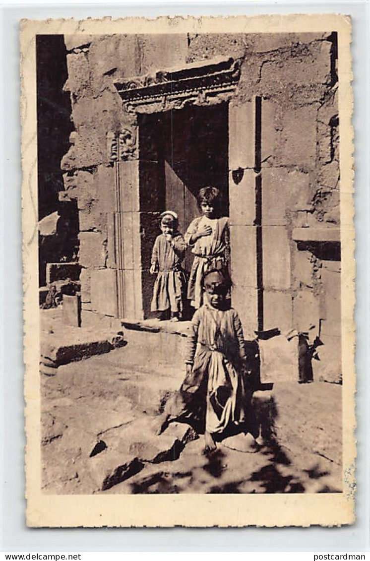 Syrie - QANAWAT Orthographié Kanaweit - Centre Religieux Druze - Ruines Romaines Et Enfants Druzes - Ed. Missions França - Syria
