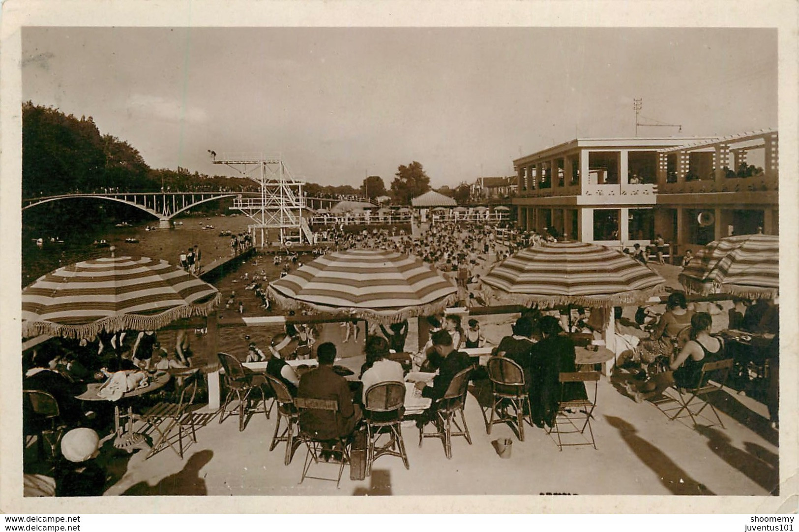 CPA Maisons Alfort-Charentonneau-Vue Générale De La Plage-Timbre     L1587 - Maisons Alfort