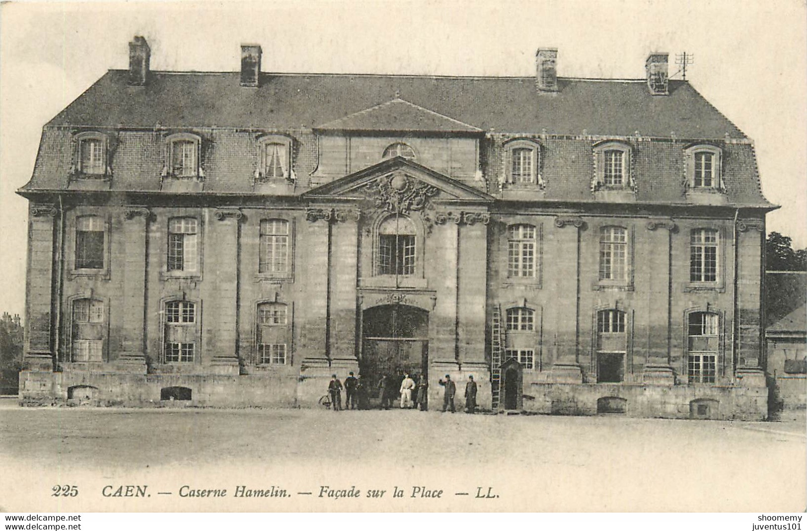 CPA Caen-Caserne Hamelin-Façade Sur La Place   L1261 - Caen