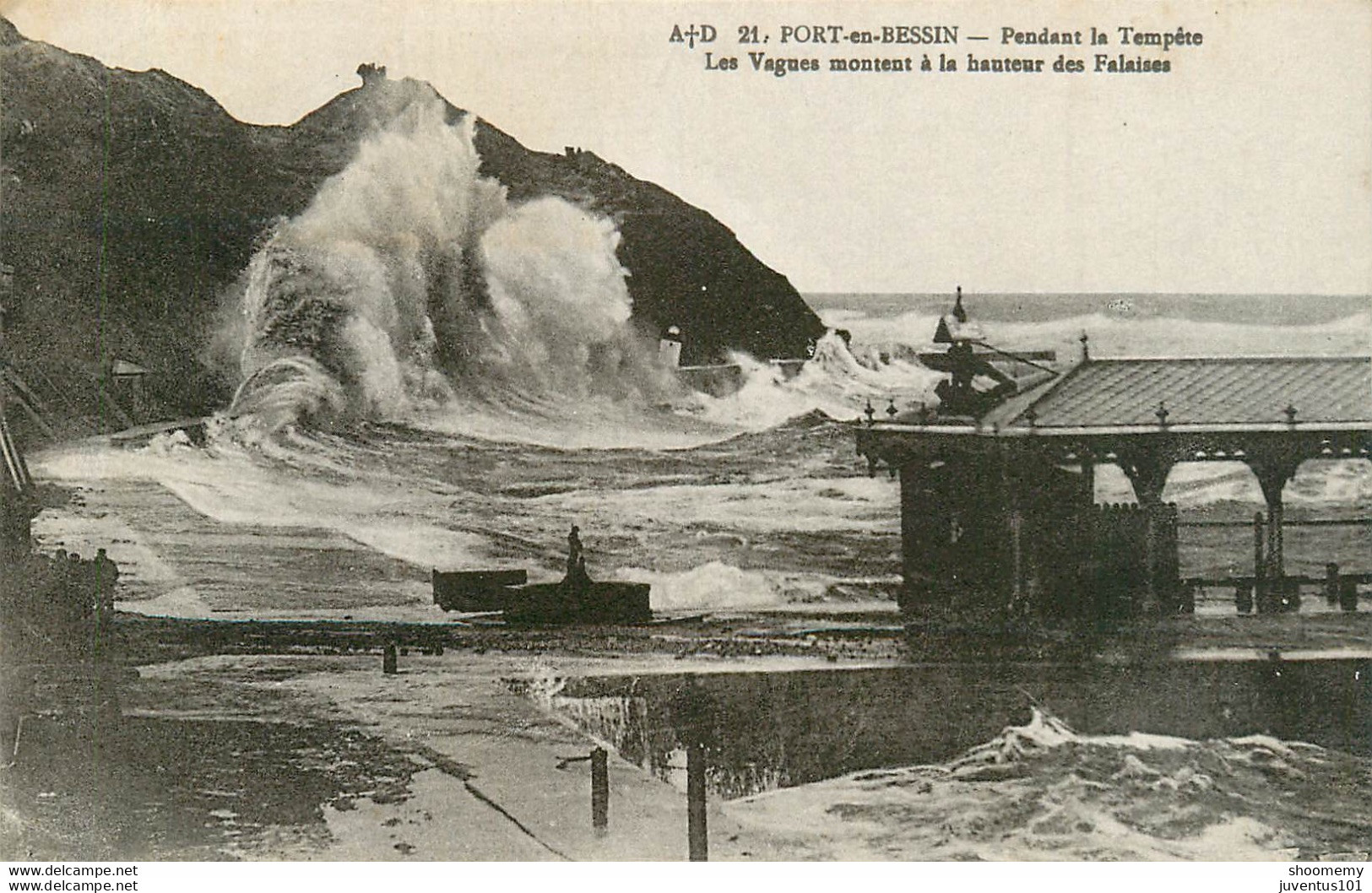 CPA Port En Bessin-Pendant La Tempête-Les Vagues-Timbre      L1428 - Port-en-Bessin-Huppain