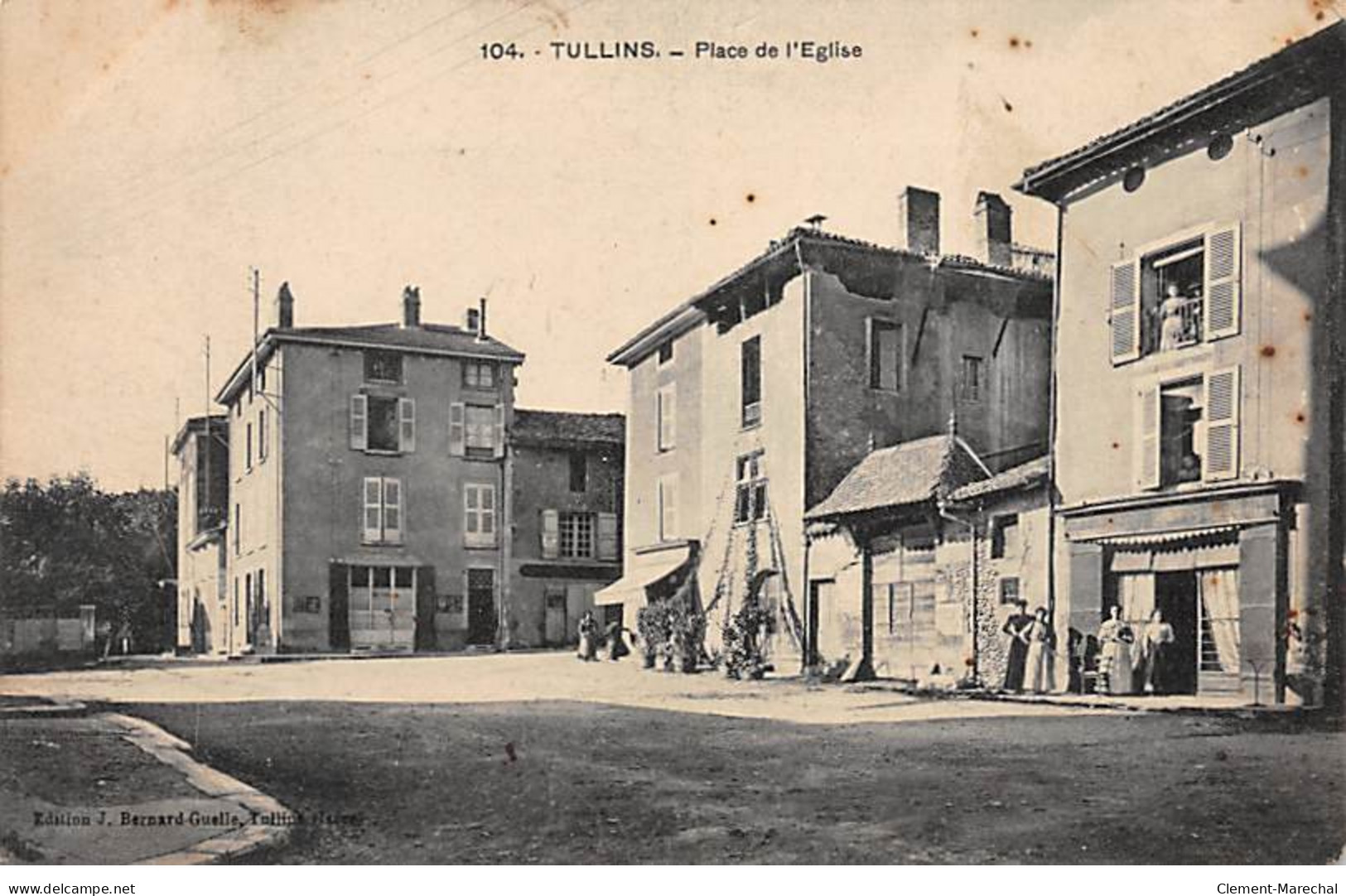 TULLINS - Place De L'Eglise - Très Bon état - Tullins