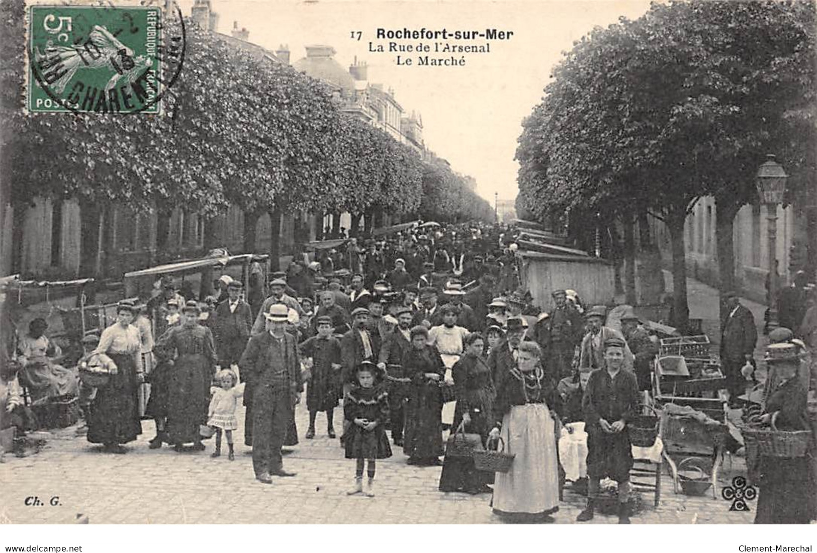 ROCHEFORT SUR MER - La Rue De L'Arsenal - Le Marché - Très Bon état - Rochefort