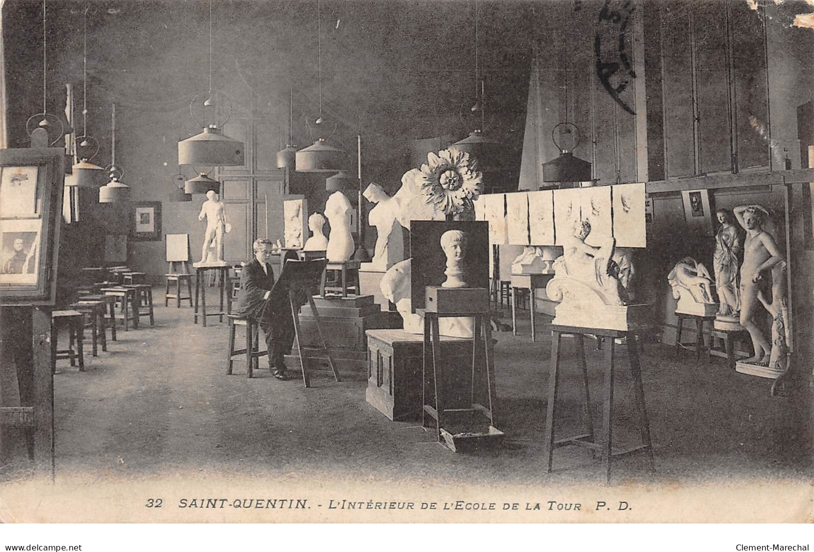 SAINT QUENTIN - L'Intérieur De L'Ecole De La Tour - Très Bon état - Saint Quentin