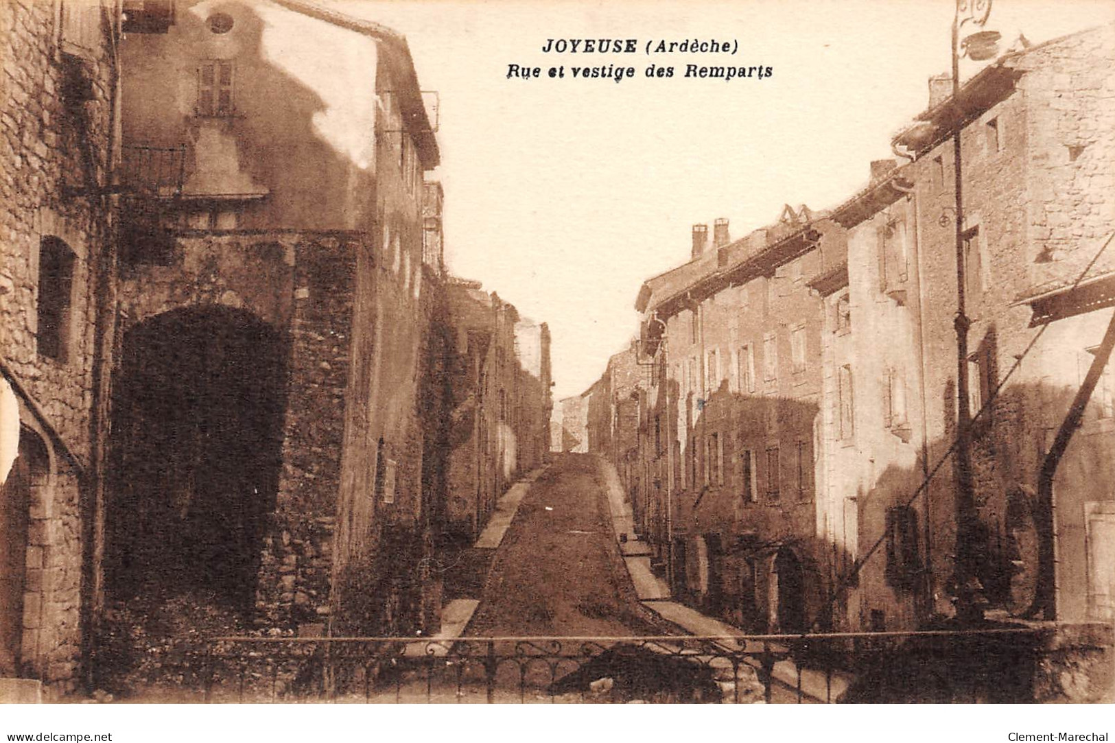 JOYEUSE - Rue Et Vestige Des Remparts - Très Bon état - Joyeuse