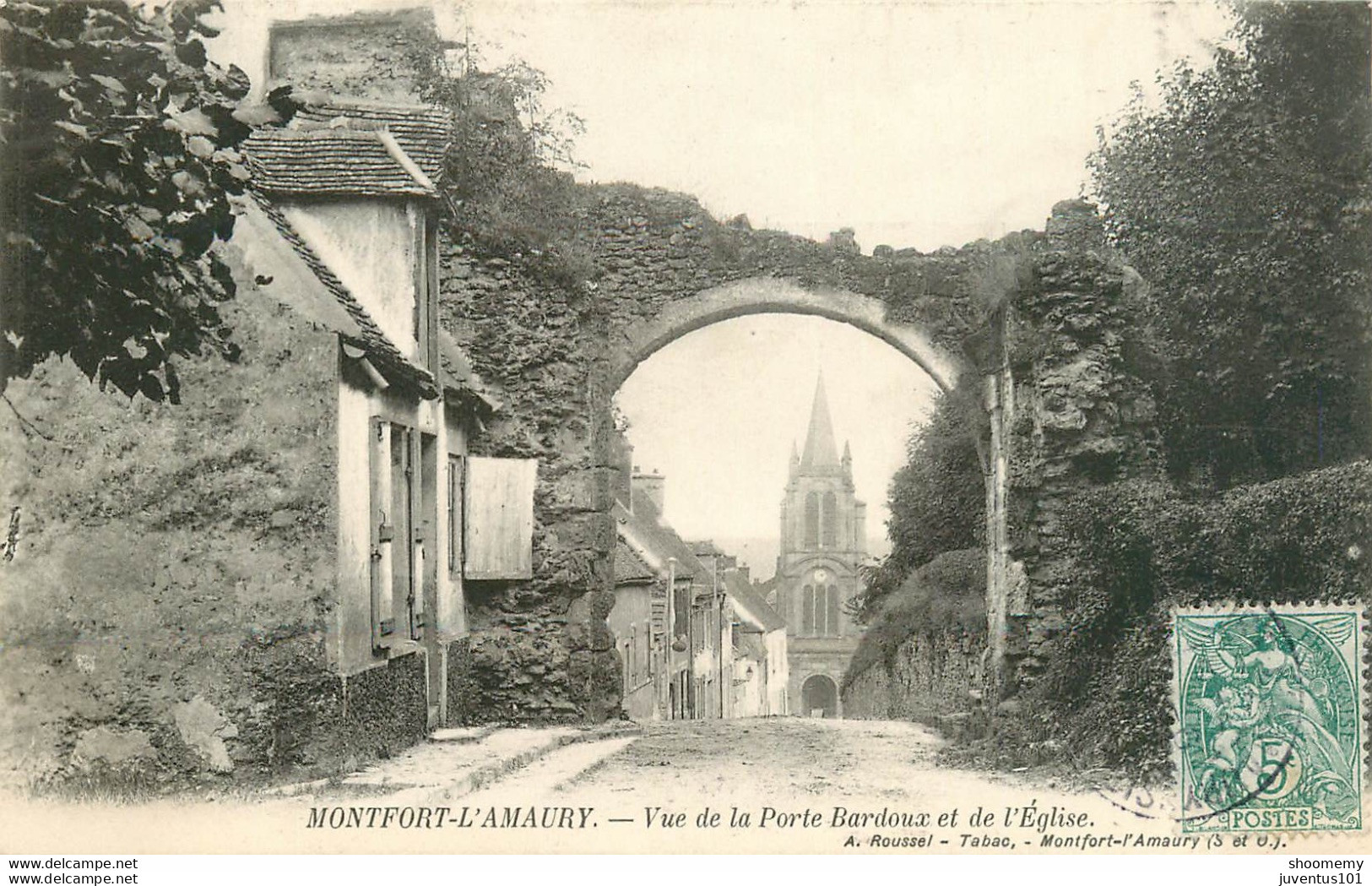 CPA Montfort L'Amaury-Vue De La Porte Bardoux Et De L'église-Timbre     L1753 - Montfort L'Amaury