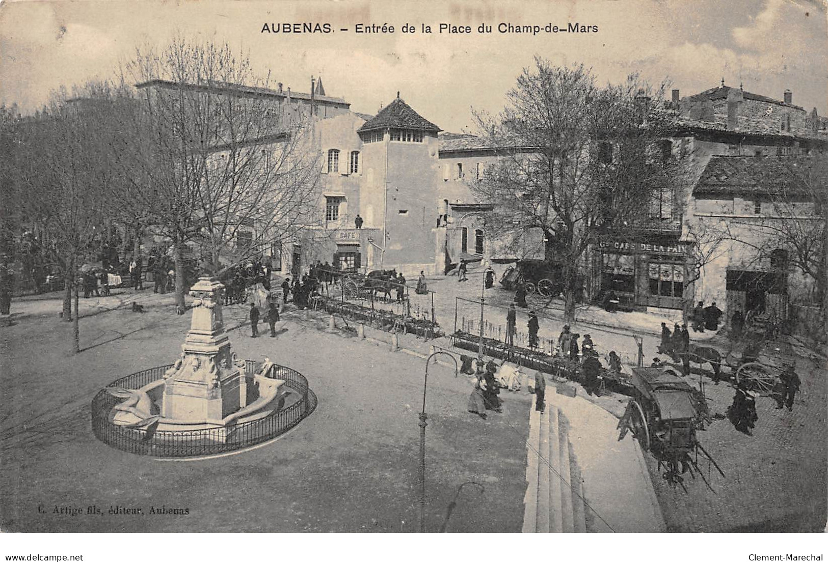 AUBENAS - Entrée De La Place Du Champ De Mars - Très Bon état - Aubenas