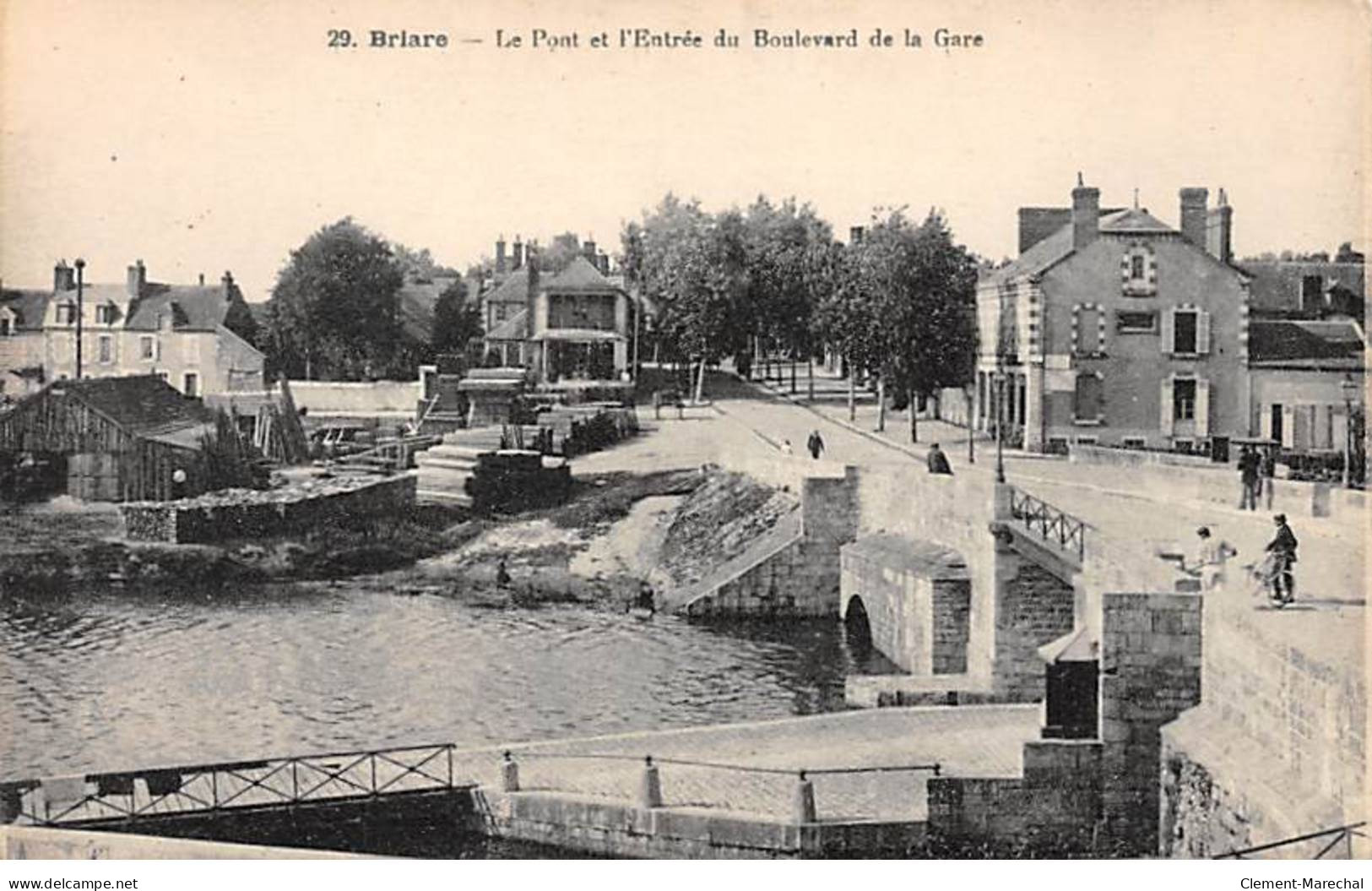 BRIARE - Le Pont Et L'Entrée Du Boulevard De La Gare - Très Bon état - Briare