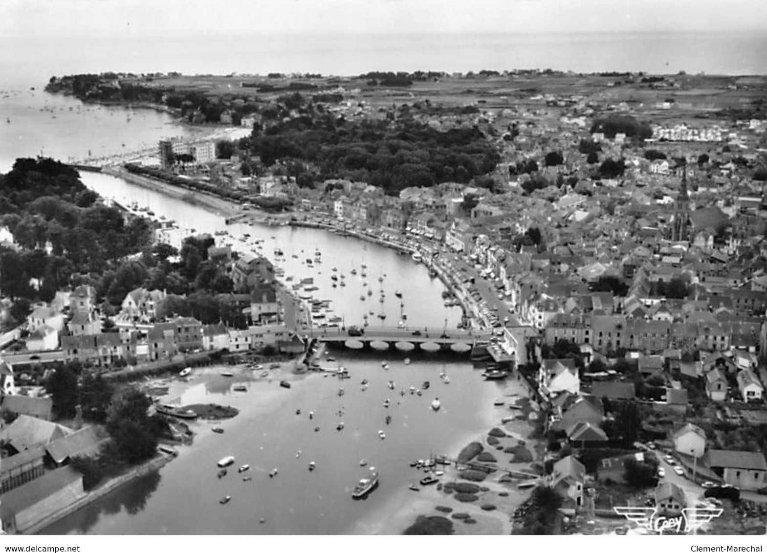 La France Vue Du Ciel - LE POULIGUEN - Vue D'ensemble Et Le Port - Très Bon état - Le Pouliguen