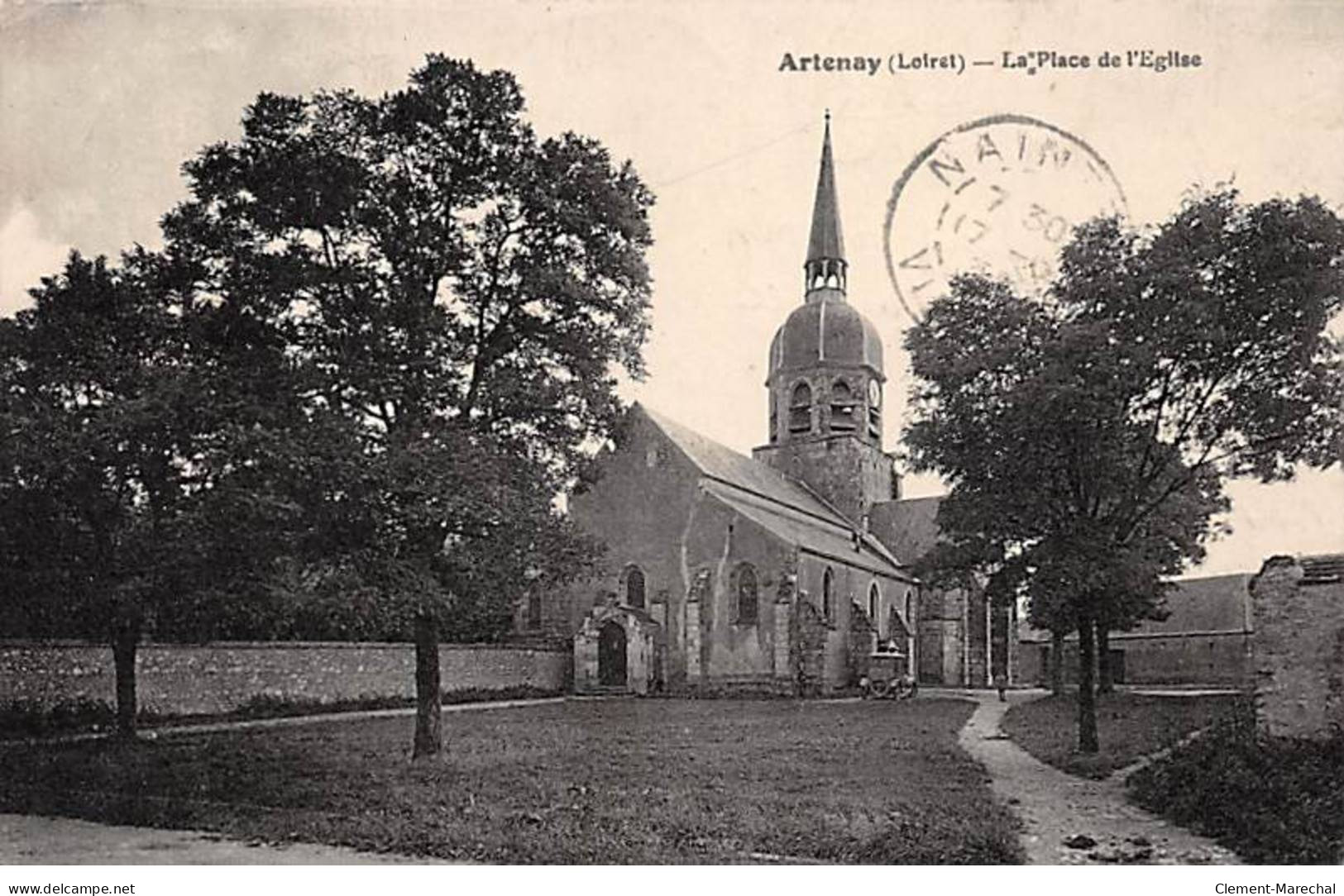 ARTENAY - La Place De L'Eglise - Très Bon état - Artenay