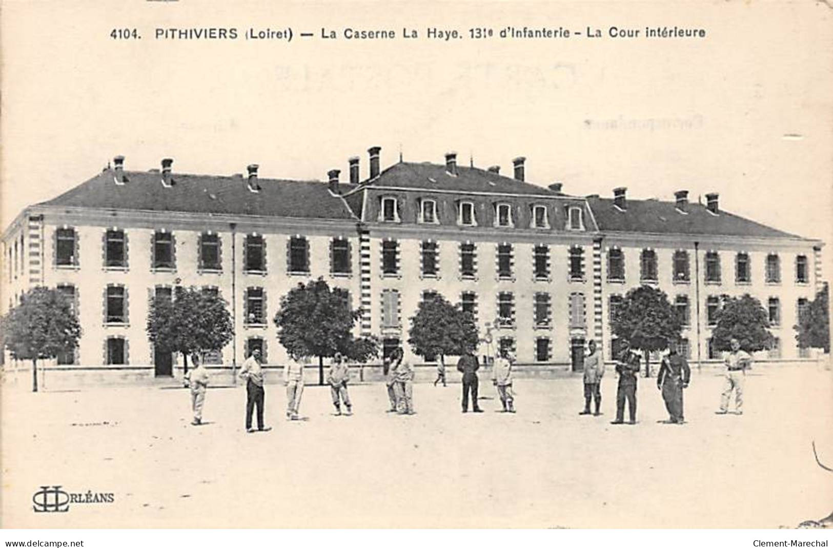 PITHIVIERS - La Caserne La Haye - 131e D'Infanterie - La Cour Intérieure - Très Bon état - Pithiviers