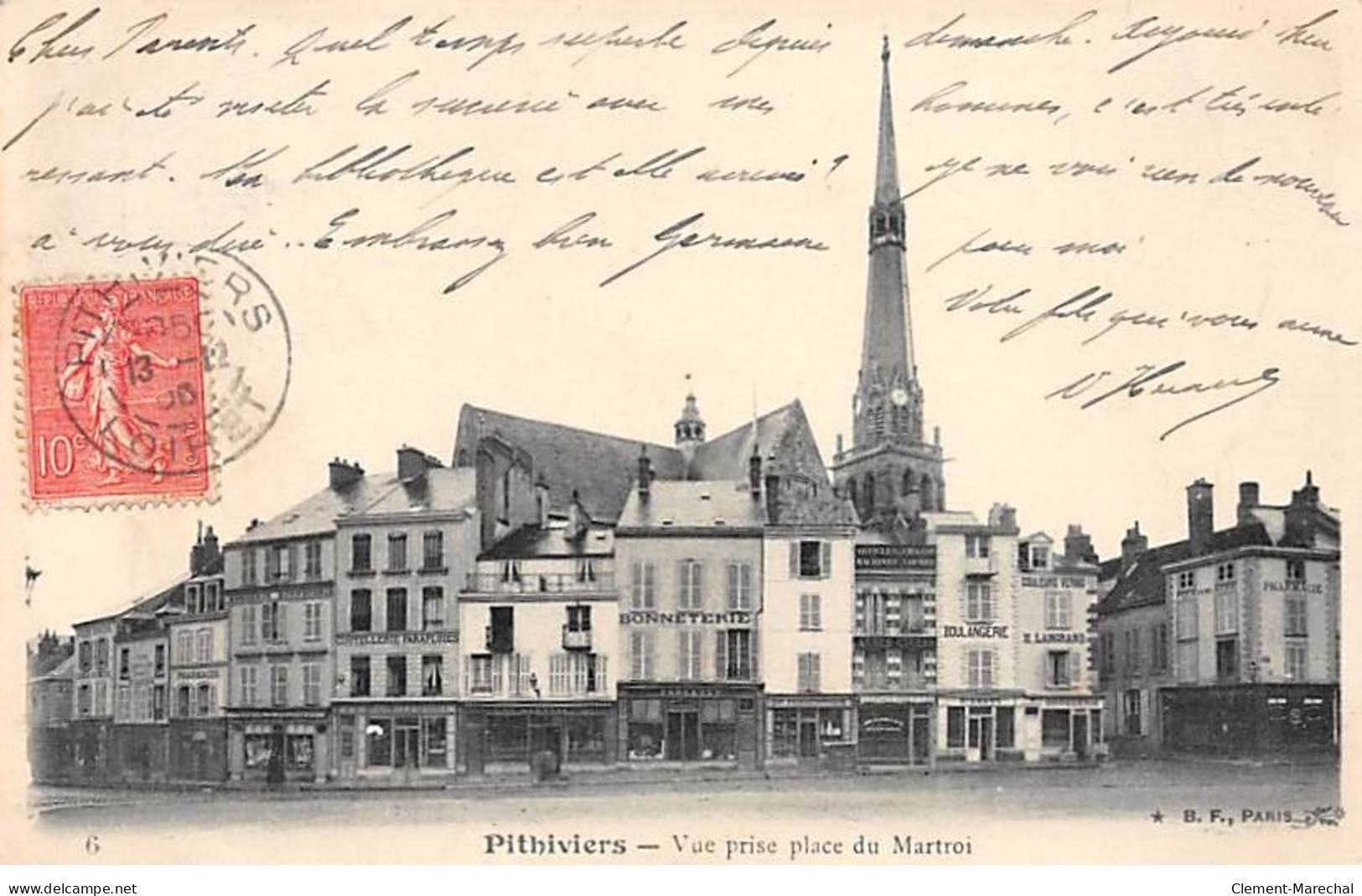 PITHIVIERS - Vue Prise Place Du Martroi - Très Bon état - Pithiviers