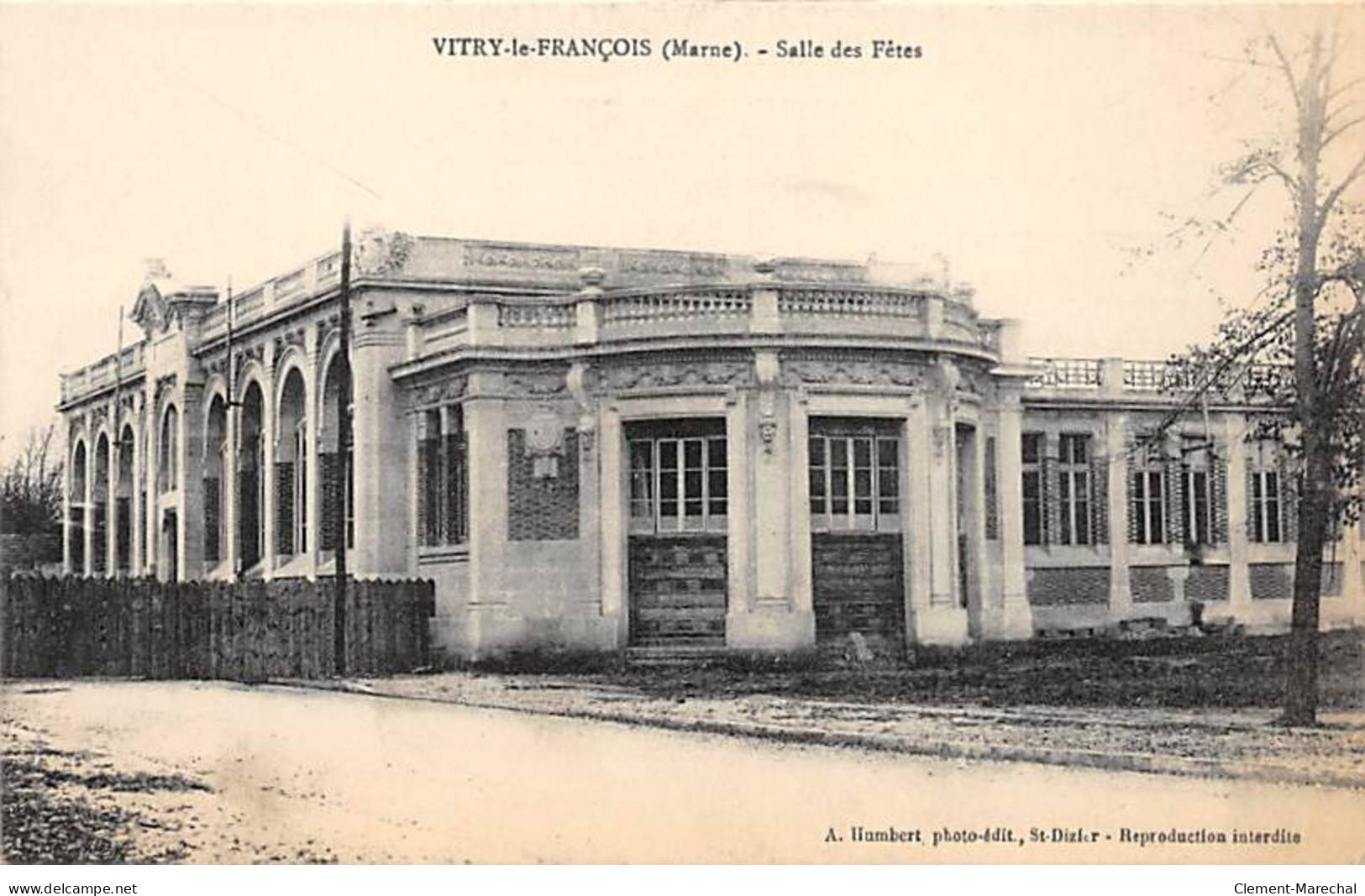 VITRY LE FRANCOIS - Salle Des Fêtes - Très Bon état - Vitry-le-François