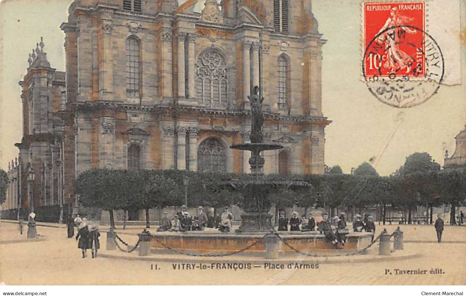 VITRY LE FRANCOIS - Place D'Armes - Très Bon état - Vitry-le-François