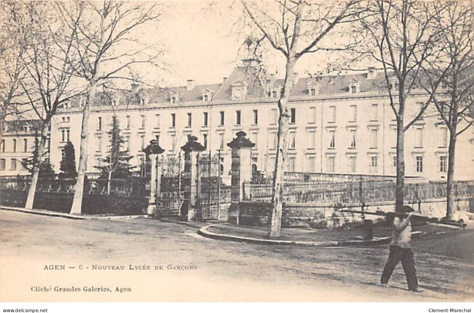 AGEN - Nouveau Lycée De Garçons - Très Bon état - Agen