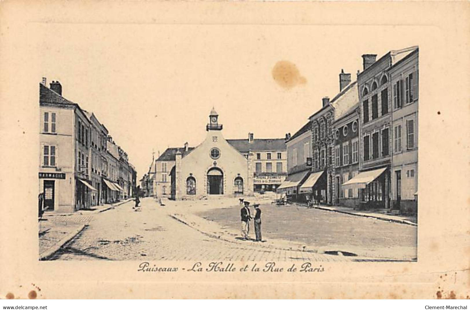 PUISEAUX - La Halle Et La Rue De Paris - Très Bon état - Puiseaux