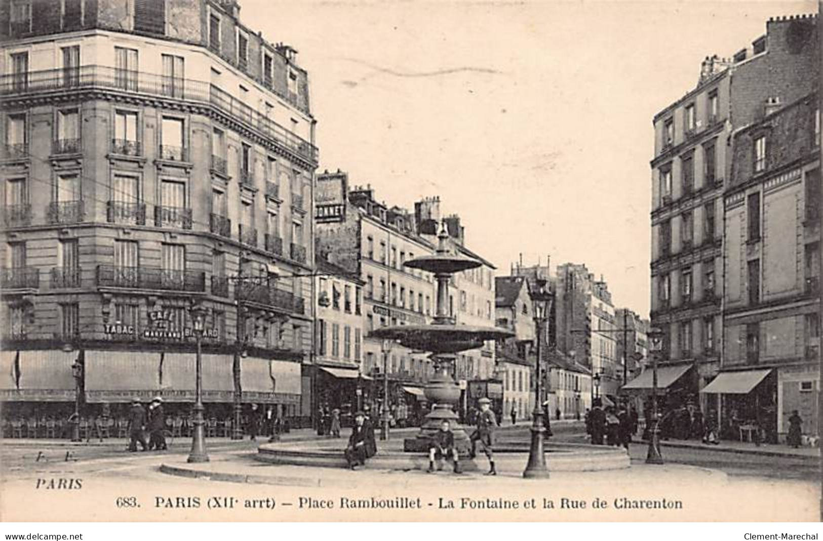 PARIS - Place Rambouillet - La Fontaine Et La Rue De Charenton - Très Bon état - Distretto: 12