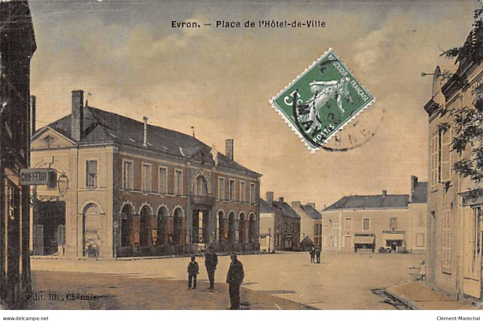 EVRON - Place De L'Hôtel De Ville - Très Bon état - Evron