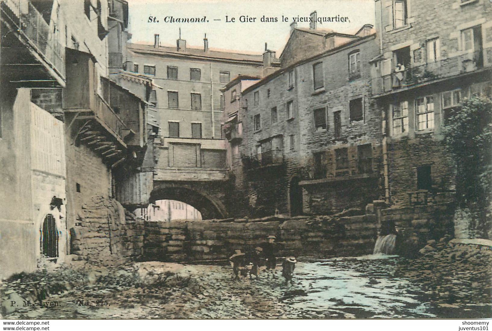 CPA St Chamond-Le Gier Dans Le Vieux Quartier-Timbre      L1903 - Saint Chamond