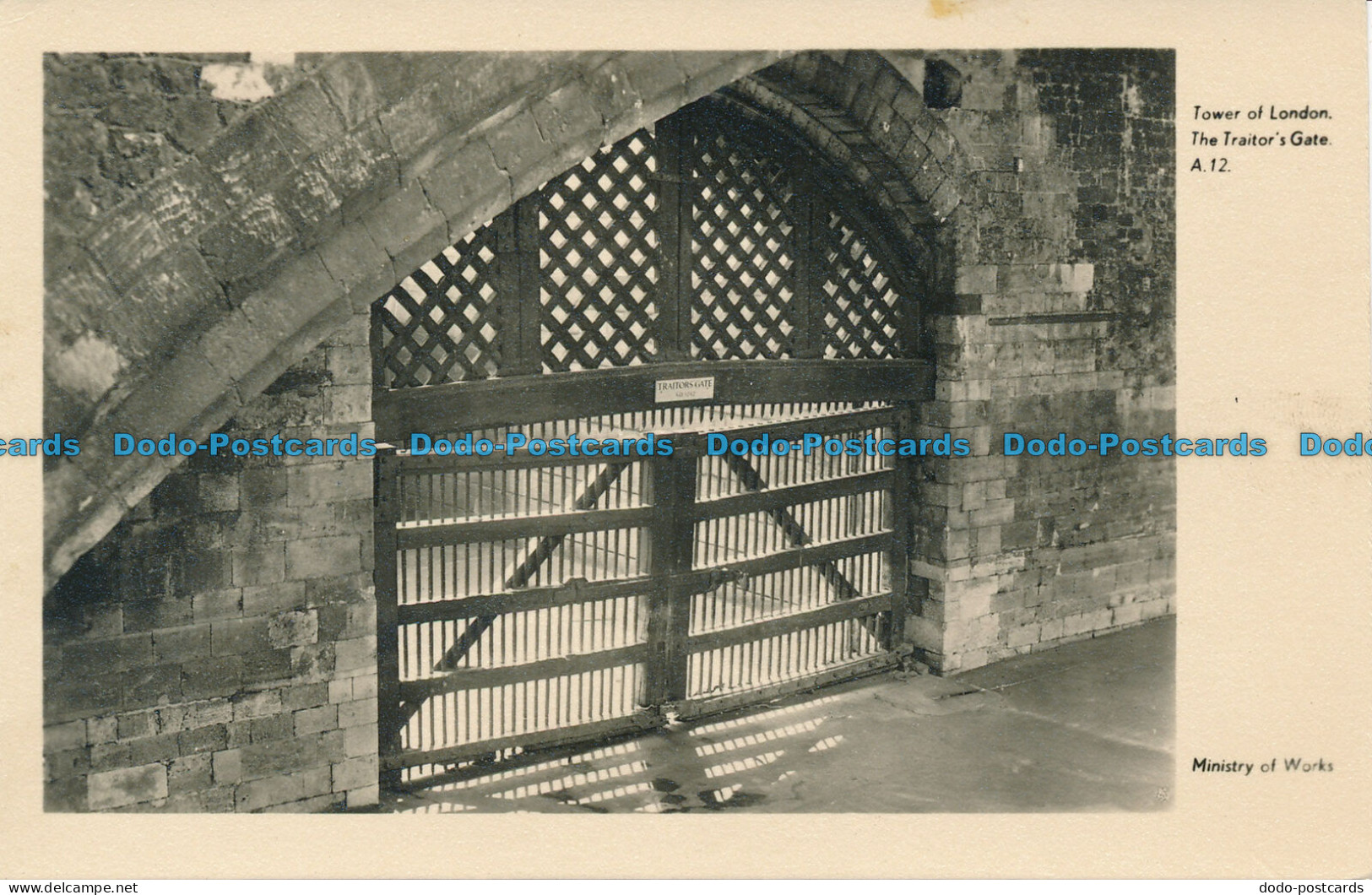 R032871 Tower Of London. The Traitors Gate. Ministry Of Works. Crown - Other & Unclassified