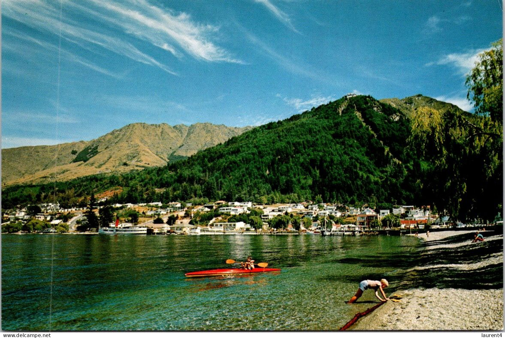 7-5-2024 (4 Z 21) New Zealand - Lake Front In Queenstown (Caone Kayak) - Neuseeland