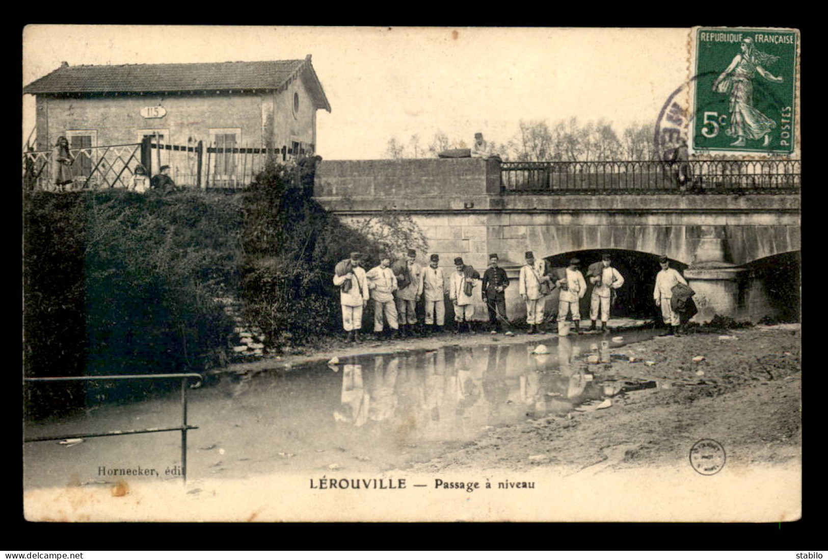 55 - LEROUVILLE - PASSAGE A NIVEAU - EDITEUR HORNECKER - Lerouville