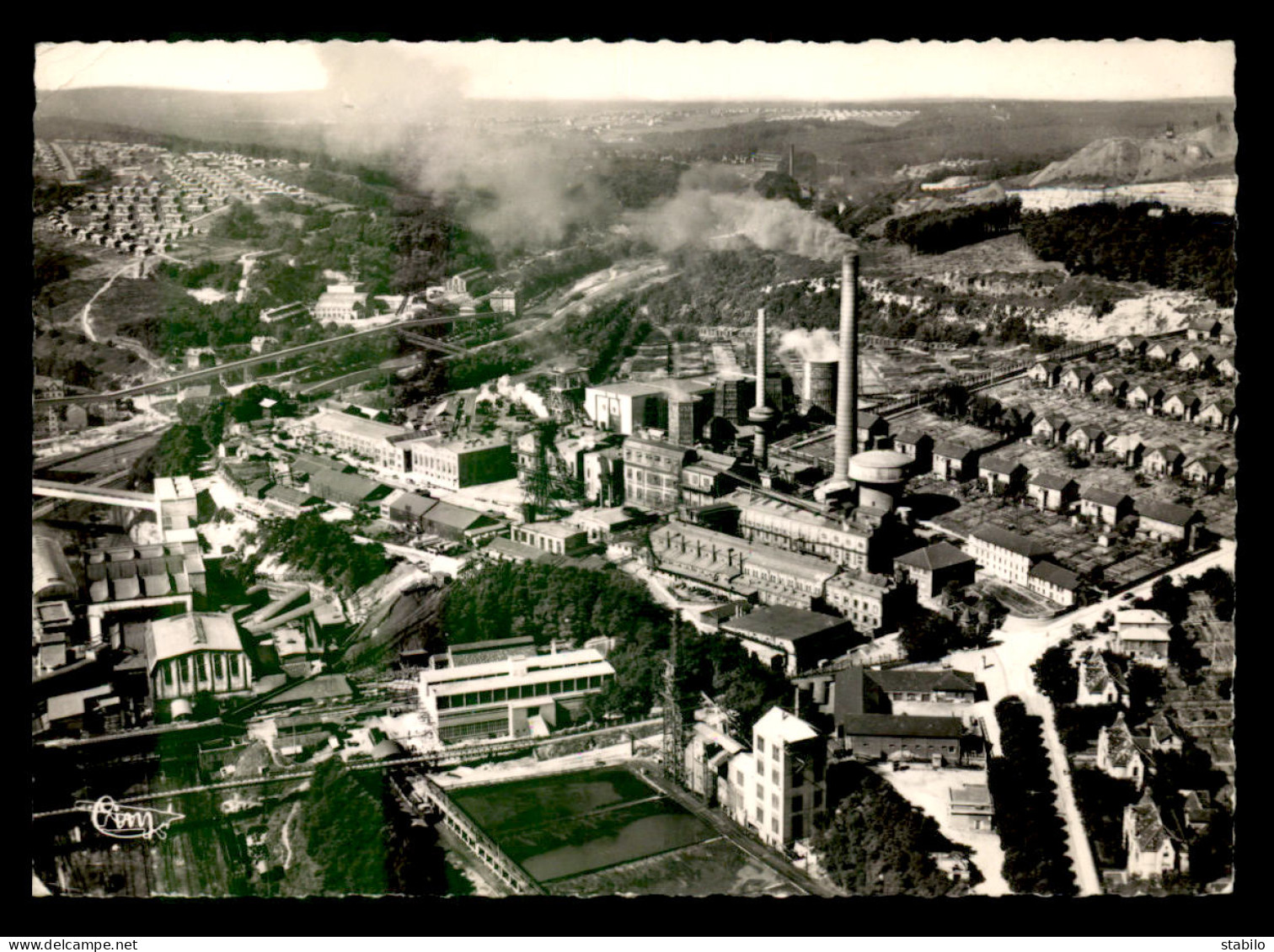 57 - FREYMING - VUE AERIENNE - LES USINES , LES CITES ET LE PUITS VOUTERS - Freyming Merlebach