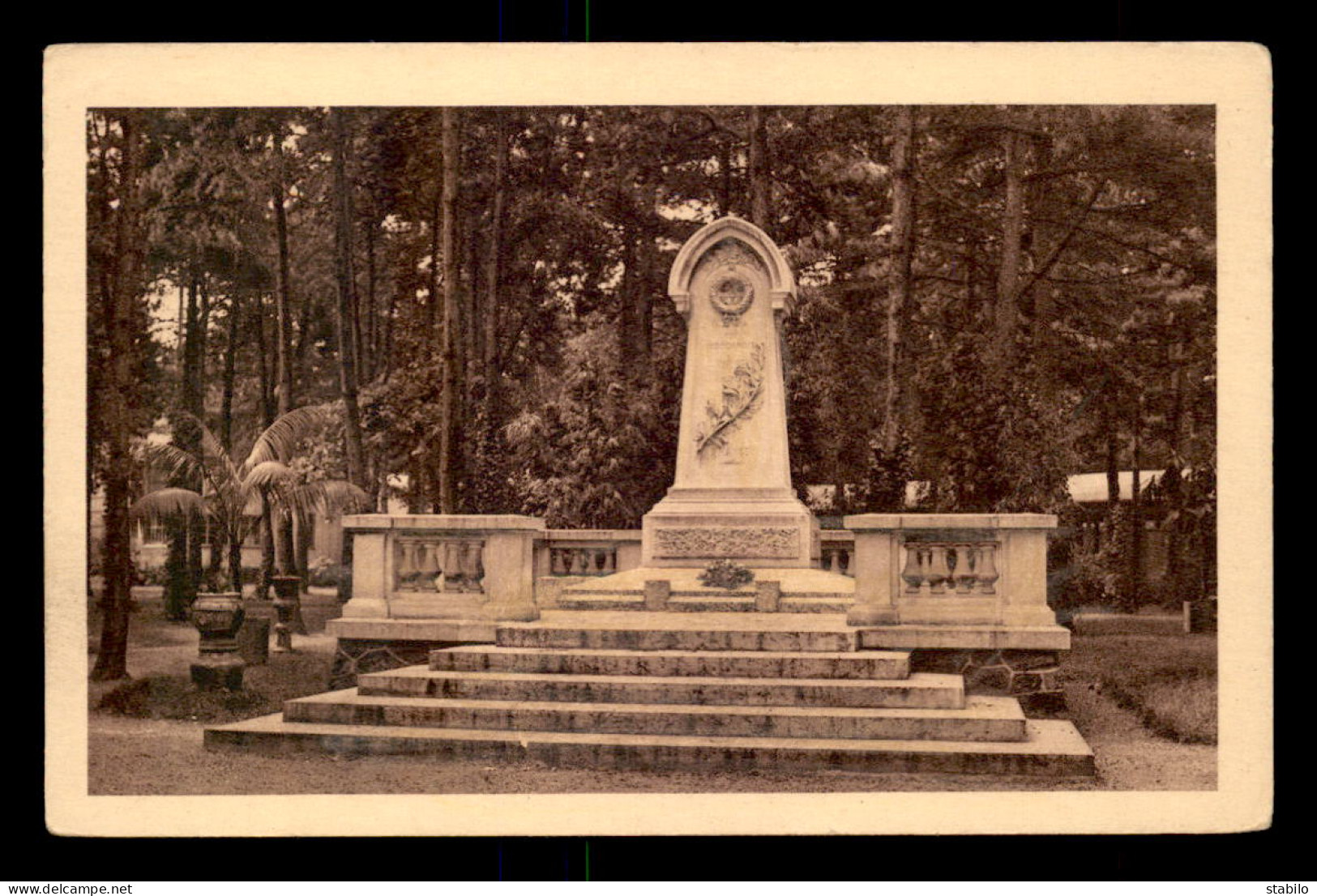 75 - PARIS 12EME - BOIS DE VINCENNES - MONUMENT ELEVE A LA MEMOIRE DES INDO-CHINOIS CHRETIENS - Distretto: 12