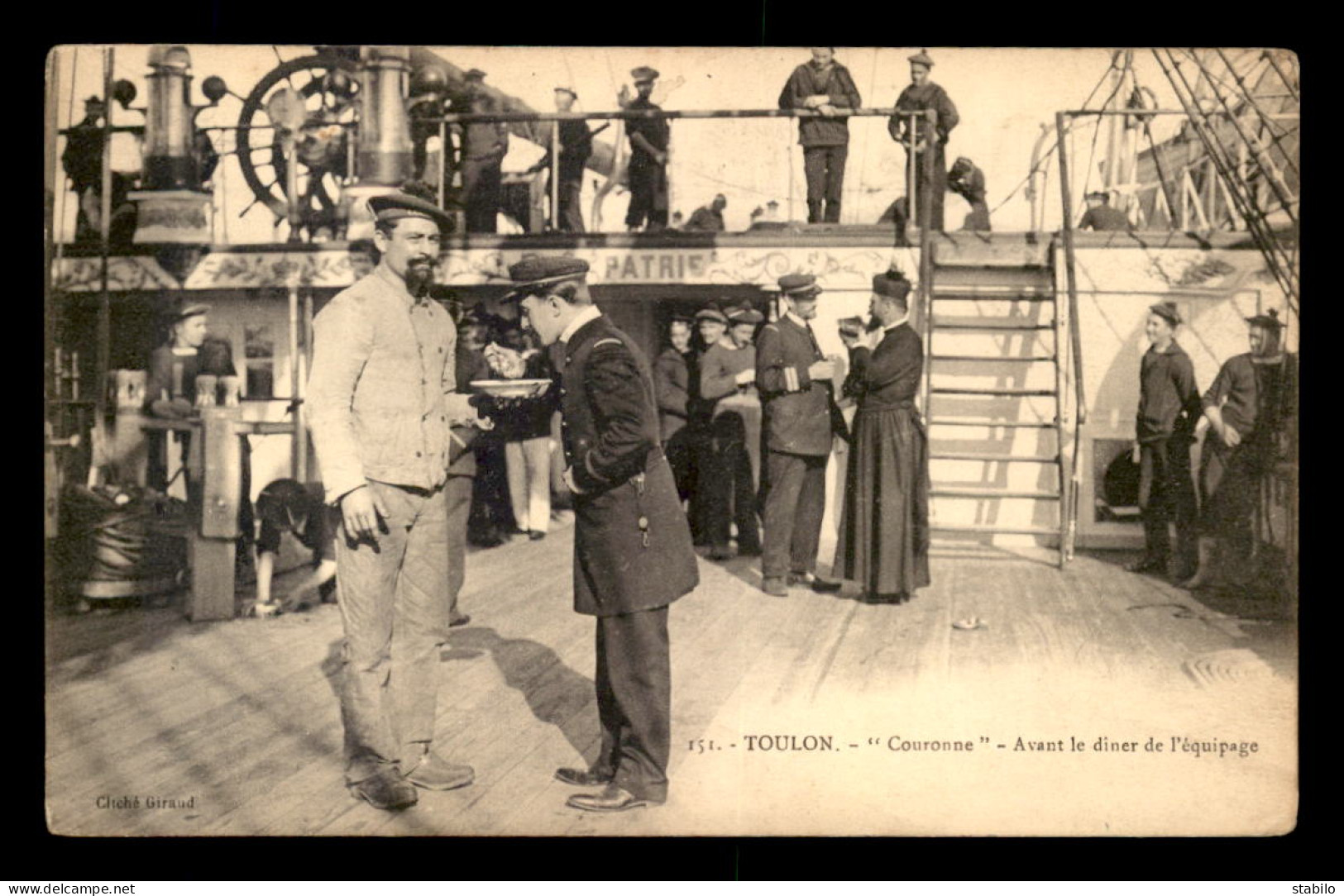 BATEAUX DE GUERRE - AVANT LE DINER DE L'EQUIPAGE A BORD DU "COURONNE"  - TOULON - Warships