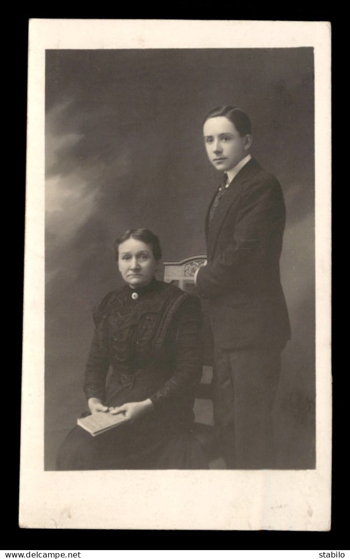 CARTE PHOTO - FEMME ET JEUNE HOMME - Fotografia