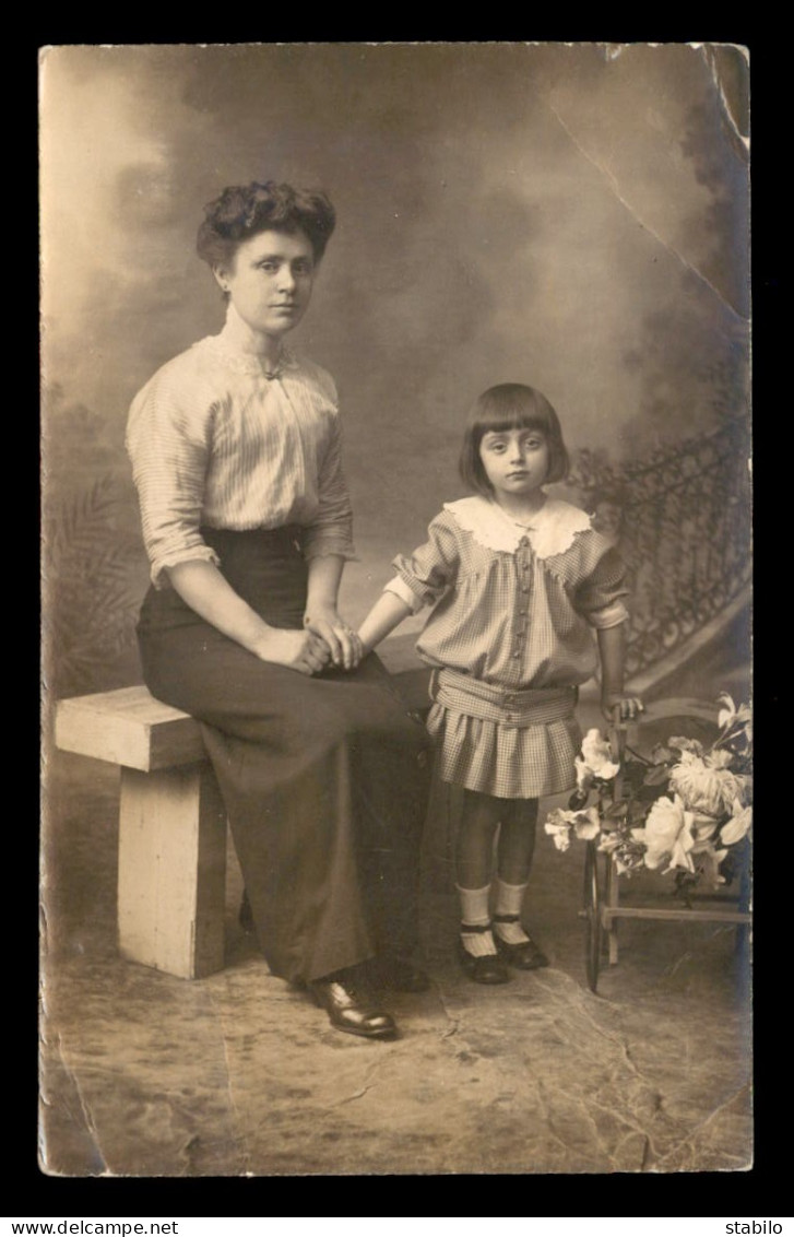 CARTE PHOTO - FEMME ET ENFANT - PHOTOGRAPHE BOISDON BOULEVARD ST-DENIS PARIS - Fotografia