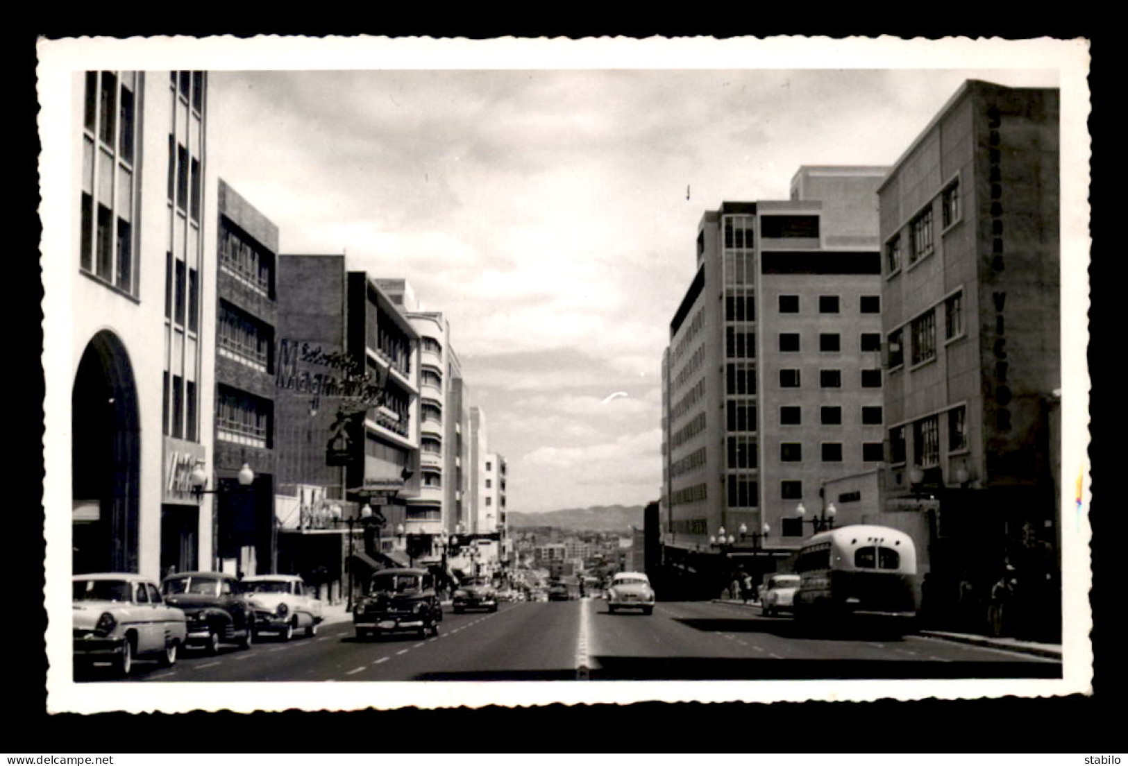 VENEZUELA - CARACAS - AVENIDA URDANETA - Venezuela